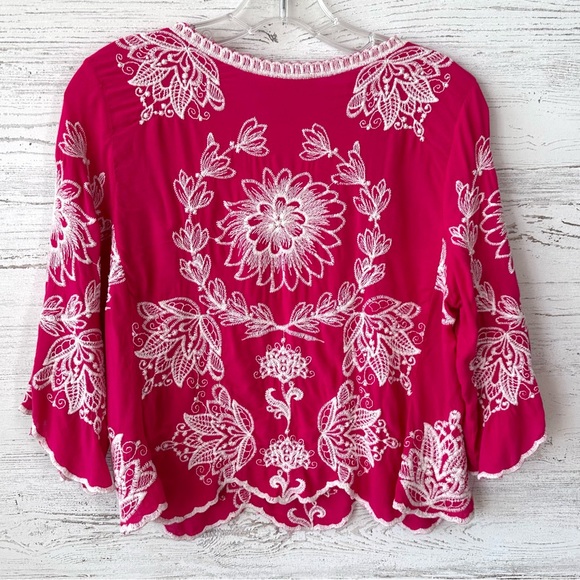 SOLITAIRE Anthropologie Embroidered Floral Boxy Cropped Trumpet Sleeve Top L - Picture 7 of 8